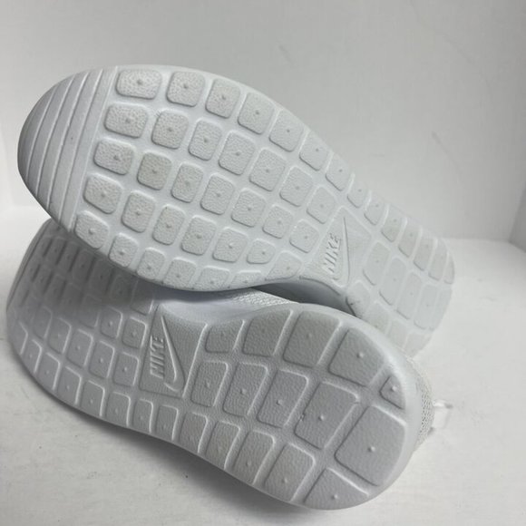 Nike Mens Roshe Run Running Shoe White 8 M main image 3